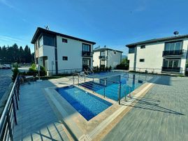 Uytundan Edremitte Havuzlu Yerden Isıtmalı Ultralüks 4+1 Villa