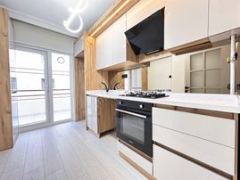 Pursaklar Mehmet Zengin Emlak'tan Merkezde İçi Ful Yenilenmiş Şık Tasarımlı 3.kat 3+1 Daire