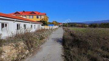 Mengen Stadı Yanı Güzel Konumda Köşe Parsel İmarlı Satılık Arsa