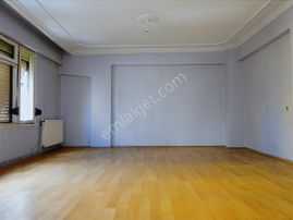 Bahçelievler Karafatma Parkına Yakın 2+1 Satılık Arakat Daire