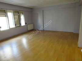 Bahçelievler Karafatma Parkına Yakın 2+1 Satılık Arakat Daire