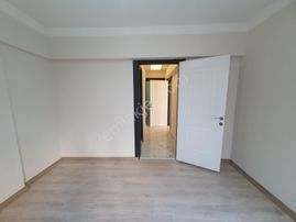 Bahçelievler Cadde'de Merkezi Konumda,metroya Yakın 3+1 Satılık