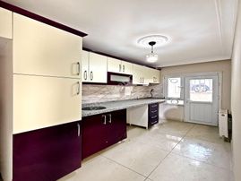 Meydana Yakın 3+1 Düz Giriş Ayarında İskanlı Krediye Uygun Daire