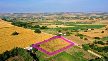 Silivri Fener Mahallesinde Evlerin Arasında 217 M2 Arsa