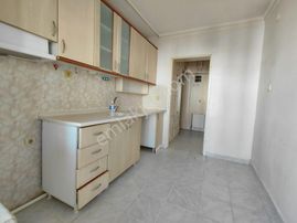 Emrah Çiftci'den Selçuklu Beyheim Mah.beyhekim Toki Sit.kiralık Arakat 2+1 Bakımlı Daire