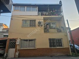 Çiğli Yeni Mah Geniş Teraslı + Arka Bahçeli 3 Katlı Satılık Bina