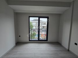 Zenith Real Estate Bahçelievlerde Kiralık Geniş Ayrı Mutfak 1+1