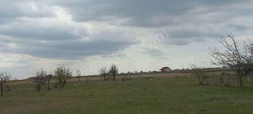 Karlıköy Merkezde Satılık 860 M² Tarla Yerleşim İçinde