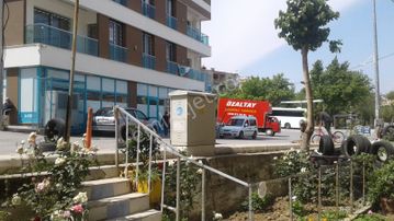 Karabağlar Eserkente Dostluk Bulvarında 25 M2 Otomatik Kepenkli