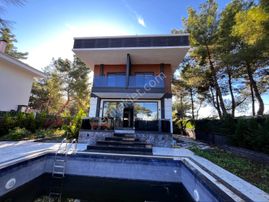 V. Aktoprak Mah. Jakuzi Kapalı Otopark Havuz Ebeveyn Banyolu Lüks 3+2 Villa