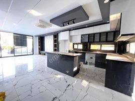 V. Aktoprak Mah. Jakuzi Kapalı Otopark Havuz Ebeveyn Banyolu Lüks 3+2 Villa