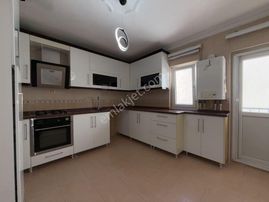 Ufuk Kılıç Emlak'tan Protokol Yolu Yakını Ara Kat Geniş 3+1 Daire