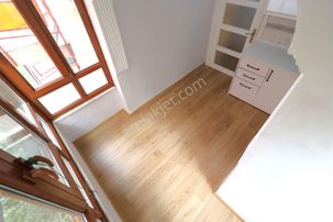 Akçay Merkez'de Aygül'den Full Yapılı Denize Çok Yakın Ara Kat Ayrı Mutfak Fırsat 2+1 Satılık Daire