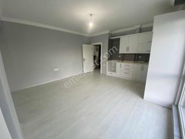 Karşıyaka Mah Site İçerisinde 3+1 + 90m2 Acill Satılık Daire
