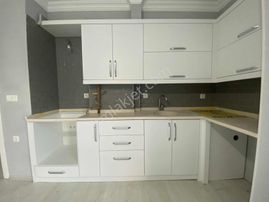 Karşıyaka Mah Site İçerisinde 3+1 + 90m2 Acill Satılık Daire