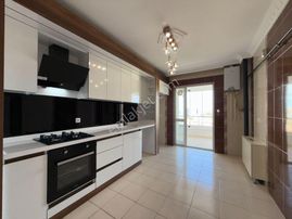 Ufuk Kılıç Emlak'tan Anadolu Lisesi Yakını 3+1 Çift Banyolu Site Dairesi