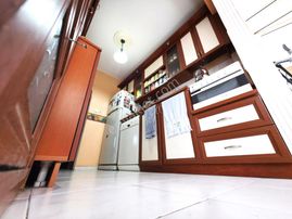 Akçay'da Tek Yetkili Aygülden Denize Çok Yakın Ara Kat Ön Cephe Eşyalı Ayrı Mutfak 2+1 Satılık Daire