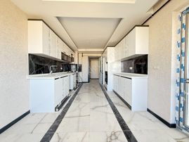 Ufuk Kılıç Emlak'tan Ultralüx Sitede, 200 M2 Teras Balkon, K.otoparklı 4+1