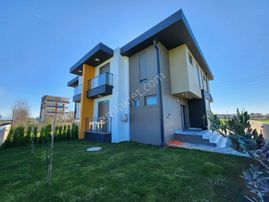 2 Adet 4+1 Havuzlu Otoparklı Bahçeli Müstakil Satılık İkiz Villa