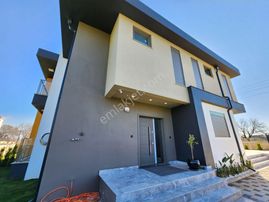 2 Adet 4+1 Havuzlu Otoparklı Bahçeli Müstakil Satılık İkiz Villa