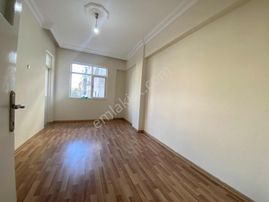 Samanyolu Pastanesi Karşısı Denize Yakın 3+1 Arakat Kiralık