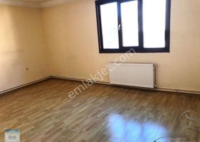 Birlik Podgorista Caddesi Üzeri 4+1 Kombili 180m2 Açık Otoparklı Ön Yan Arka Cephe Kiracı Oturu