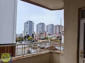 İsmail Yıldırım Emlak'tan Uzun Çarşı Arkasında 3+1 Kiralık Daire