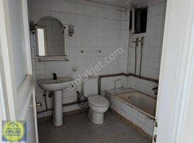 İsmail Yıldırım Emlak'tan Uzun Çarşı Arkasında 3+1 Kiralık Daire