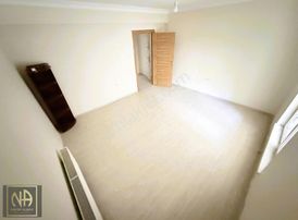 Yükseltepe'de Cadde Paraleli Ara Kat 150 M2 4+1 Satılık Daire