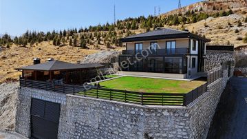 Cb Safir'den Panoramik Göl Manzaralı Satılık Premium Villa