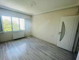 Üçyol Metro Yakını 3+1 Doğalgazlı Arakat Bakımlı Kiralık Daire