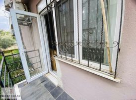 Kafeler Cad. 2 Dk Mesafede 1+1 Giriş Kat-balkonlu-full Eşyalı