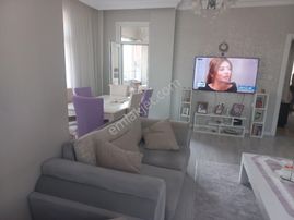 Cemil Meriç Mahallesinde Metro Ve Alemdağ Caddesine Çok Yakın Satılık Daire