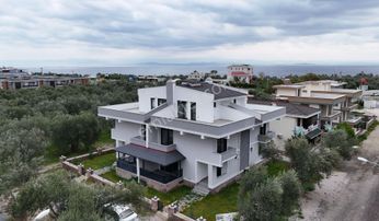 Yiğit'ten Altınoluk Narlı'da Denize 100 Metre Satılık 3+1 Villa
