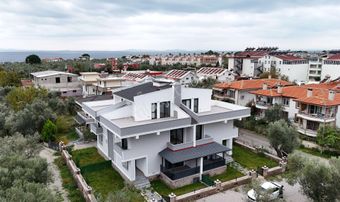 Yiğit'ten Altınoluk Narlı'da Denize 100 Metre Satılık 3+1 Villa