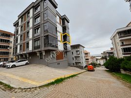 Körfez Mahallesinde Tramvayın Altında Eşyalı Satılık 1+1 Daire!!