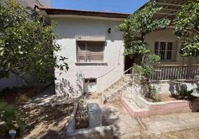 Çiğli Merkezde Satılık Müstakil 2+1 Ev