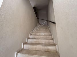 İzmir Seferihisar Bengiler’de Cadde Üzerinde 2+1 Ara Kat Daire