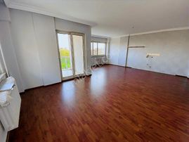 Çamlık'ta Park Cepheli Giy. Odalı Geniş Arakat 3+1 Daire