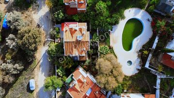 Datça Merkez'de Havuzlu Sitede Satılık 3+1 İkiz Müstakil Villa