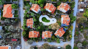 Datça Merkez'de Havuzlu Sitede Satılık 3+1 İkiz Müstakil Villa