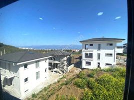 🏡 Aktiften İskelede Doğa Manzaralı Güvenlikli Sitede Satılık 4+1 Villa 🟥