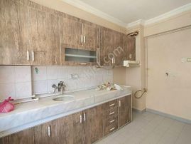 Akçay Emlak'tan Akşehir Park Hayat Hastahanesi Yanında 1. Kat Doğalgazlı Satılık 3+1 Daire