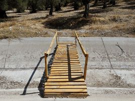 Sancak'tan Ayvalık G.kemalpaşa Mah. 1.390 M2 Yolu Olan Zeytinlik