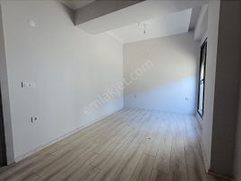 Sancak Emlaktan Gomecte 3+1 Luks Acik Mutfak Daire....