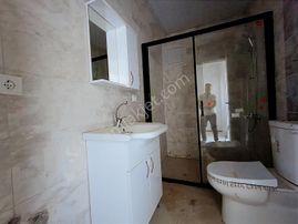 Sancak Emlaktan Mithatpaşada 1+1 Sifir Daire...