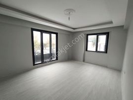 Hürriyet Çarşıya Ve Metroya Yürüme İskanlı 3+1 Arakat Lüks Daire