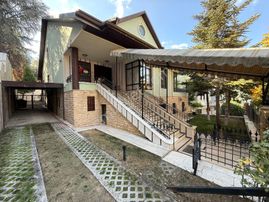 Çayyolu Mutlukent Mah. Muhteşem Lokasyonda Satılık 6+2 Villa