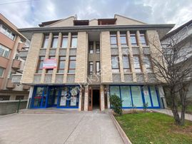 Atanora Vadi'den Sokullu Cadde Üzeri Ön Cephe Geniş Metraj Yapılı Kombili 3+1