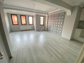 Osmangazi Muradiye Cadde Üstünde 15 Yıllık 2+1 Kiralık Daire